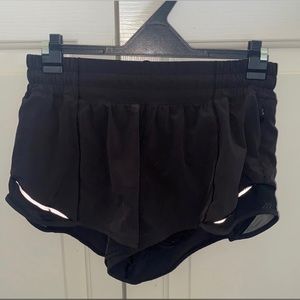 Lulu Lemon Hotty Hot Low-Rise Lined Short 2.5"